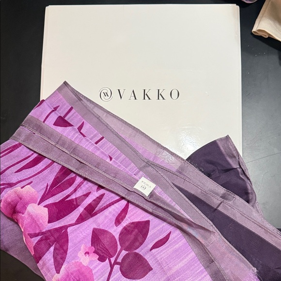 Vakko Purple Floral Scarf New in box never used 100% silk absolutely beautiful - Picture 1 of 4